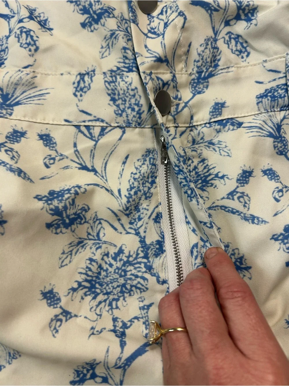Cloud Ten NWT Blue Floral Toile Utility Romper Size Small  Coastal Resort